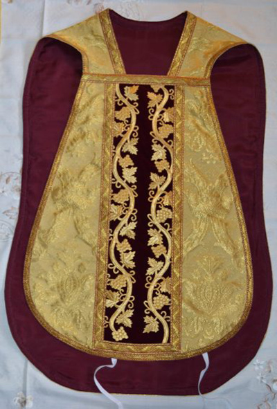 Gold Roman Chasuble - front